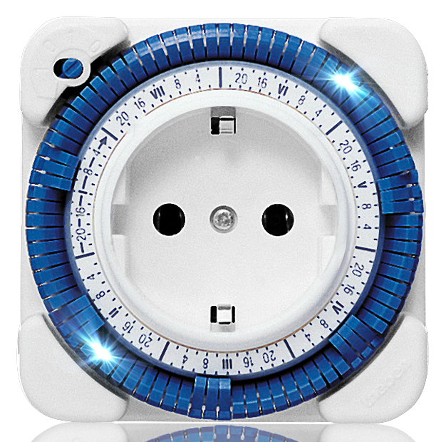 Freigestelltes Foto der analogen Steckdosen-Zeitschaltuhr Theben Timer 27 mit blauem Programmring.