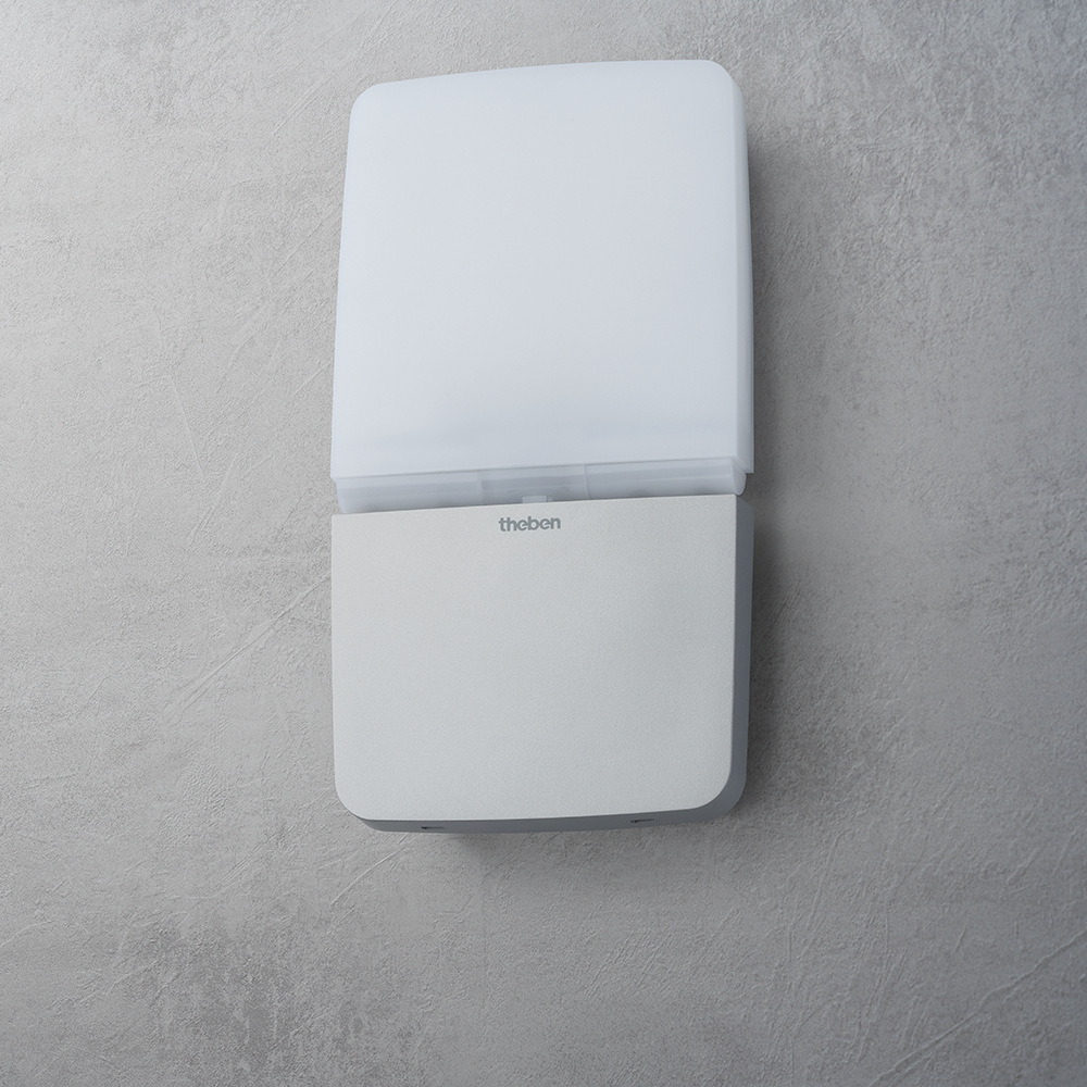 LED-Leuchte/LED-Strahler theleda P12L AL auf Betonfassade