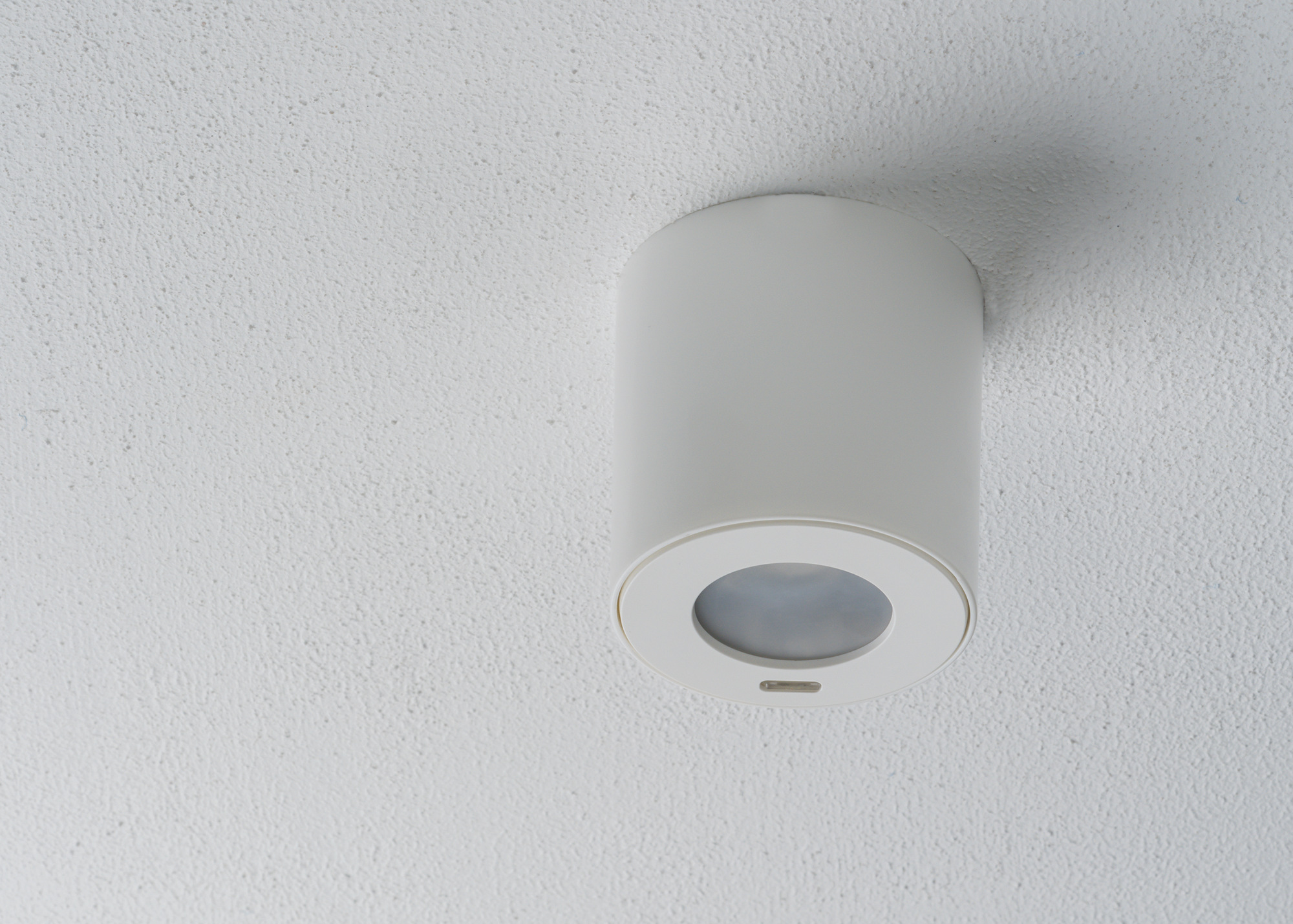 Passiv-Infrarot-Präsenzmelder für Deckeneinbau PlanoSpot 360 DALI / KNX DE WH mit optionalem Aufputzrahmen