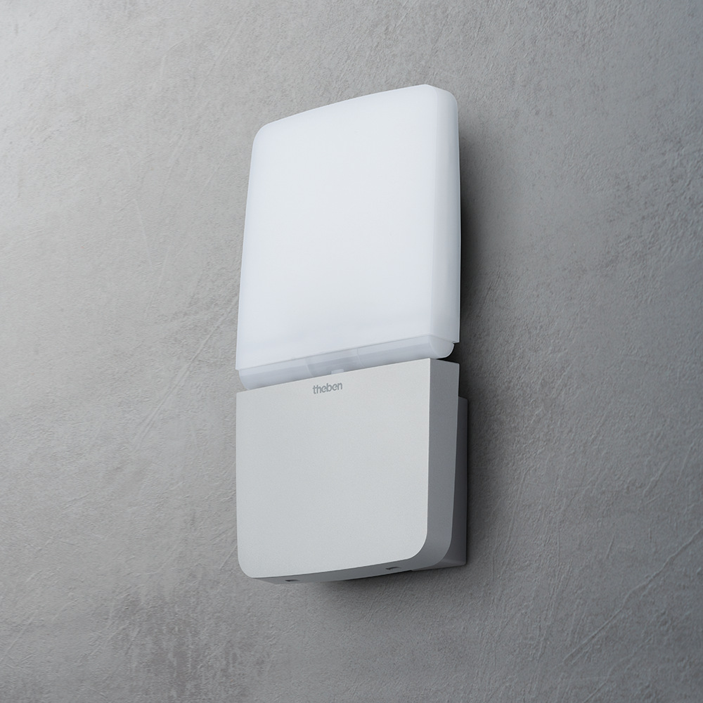 Perspektive LED-Leuchte/LED-Strahler theleda P12L AL auf Betonfassade