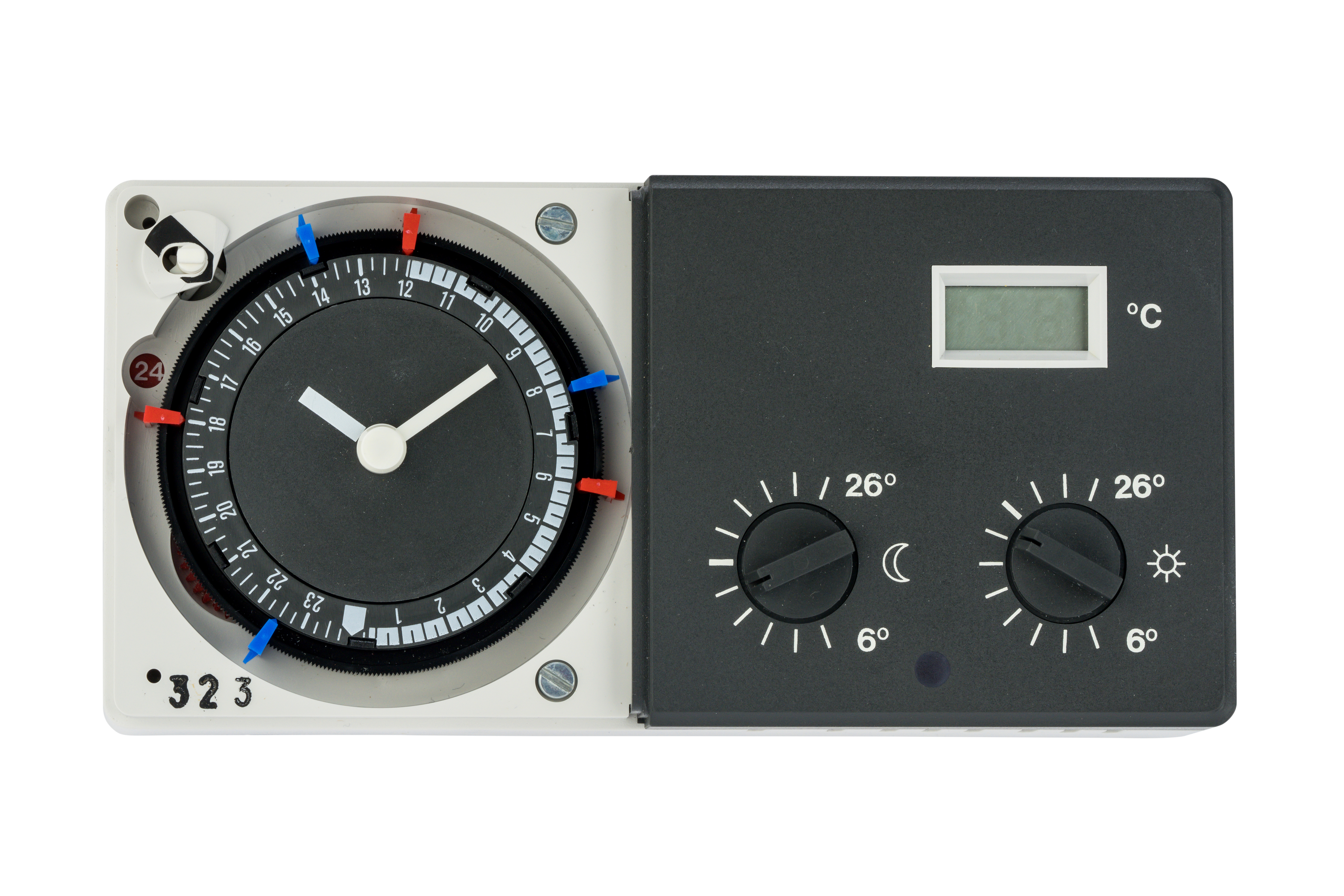 RAMSES-Zeitschaltuhr mit blauen und roten und blauen Schaltreitern zur Tagesprogrammierung